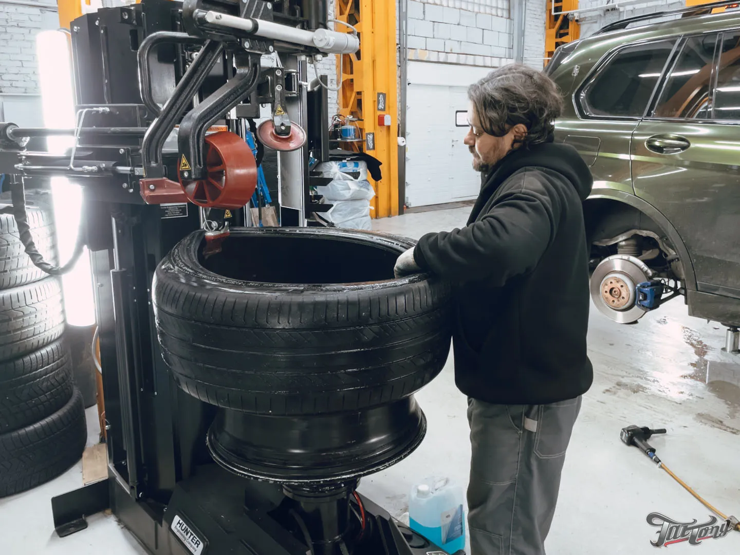 Фирменный Шиномонтаж на вибростенде для BMW X7 на оборудовании Hunter